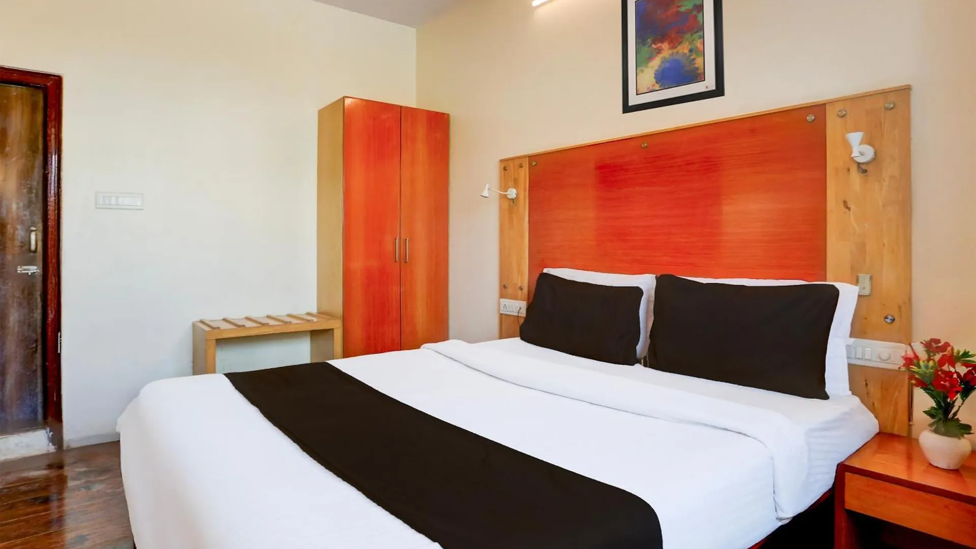 Hotel Super Townhouse Fateh Sagar Formerly Vatika Inn Udaipur