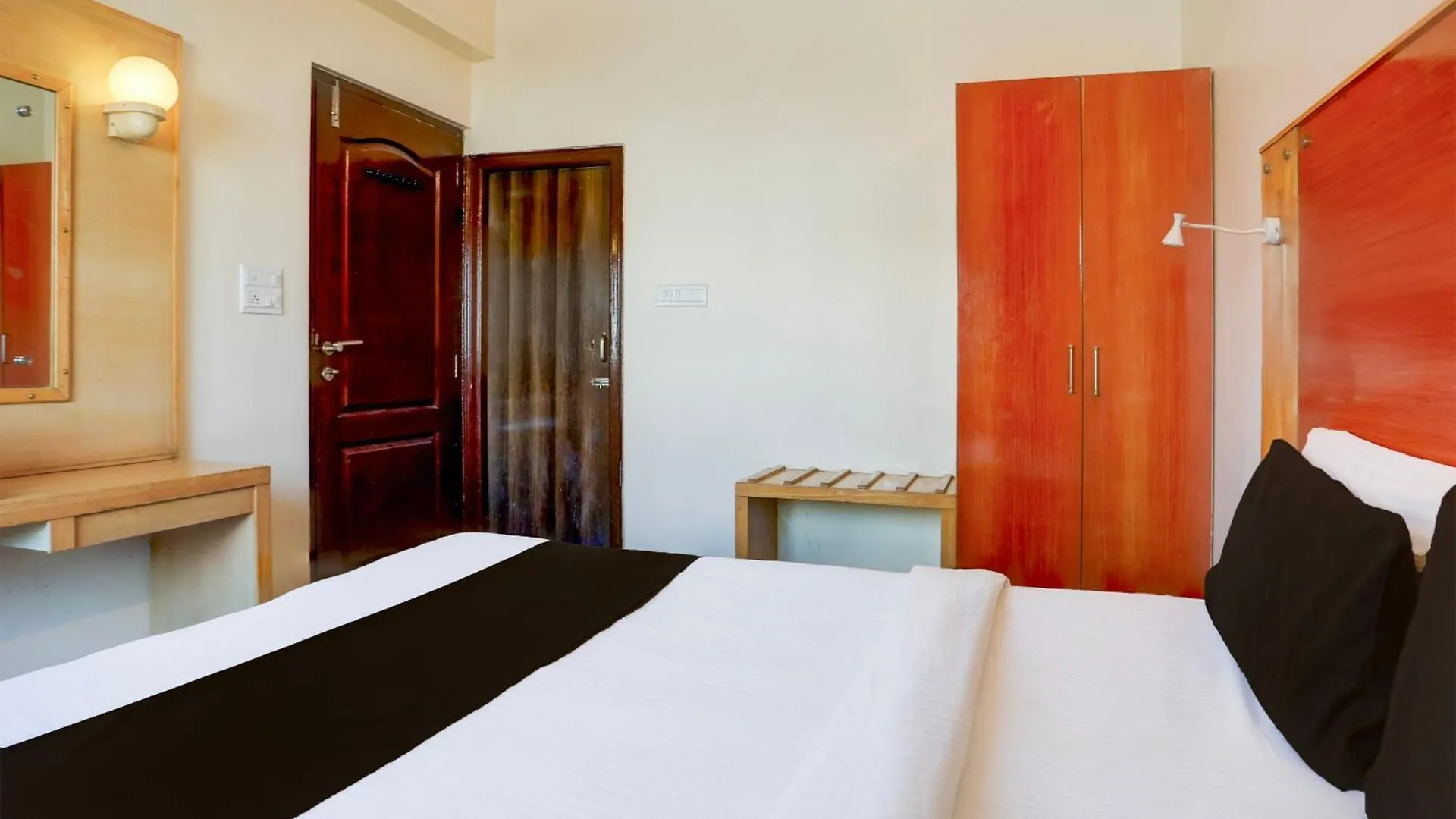 Hotel Super Townhouse Fateh Sagar Formerly Vatika Inn Udaipur